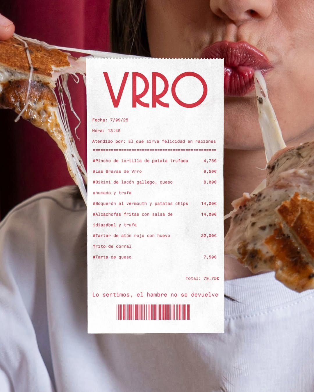 Interior de VRRO con la barra llena y el equipo de sala en Madrid